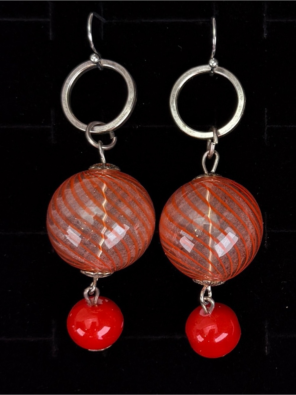 Silvertone vintage retro redball hanging pierced drop earrings